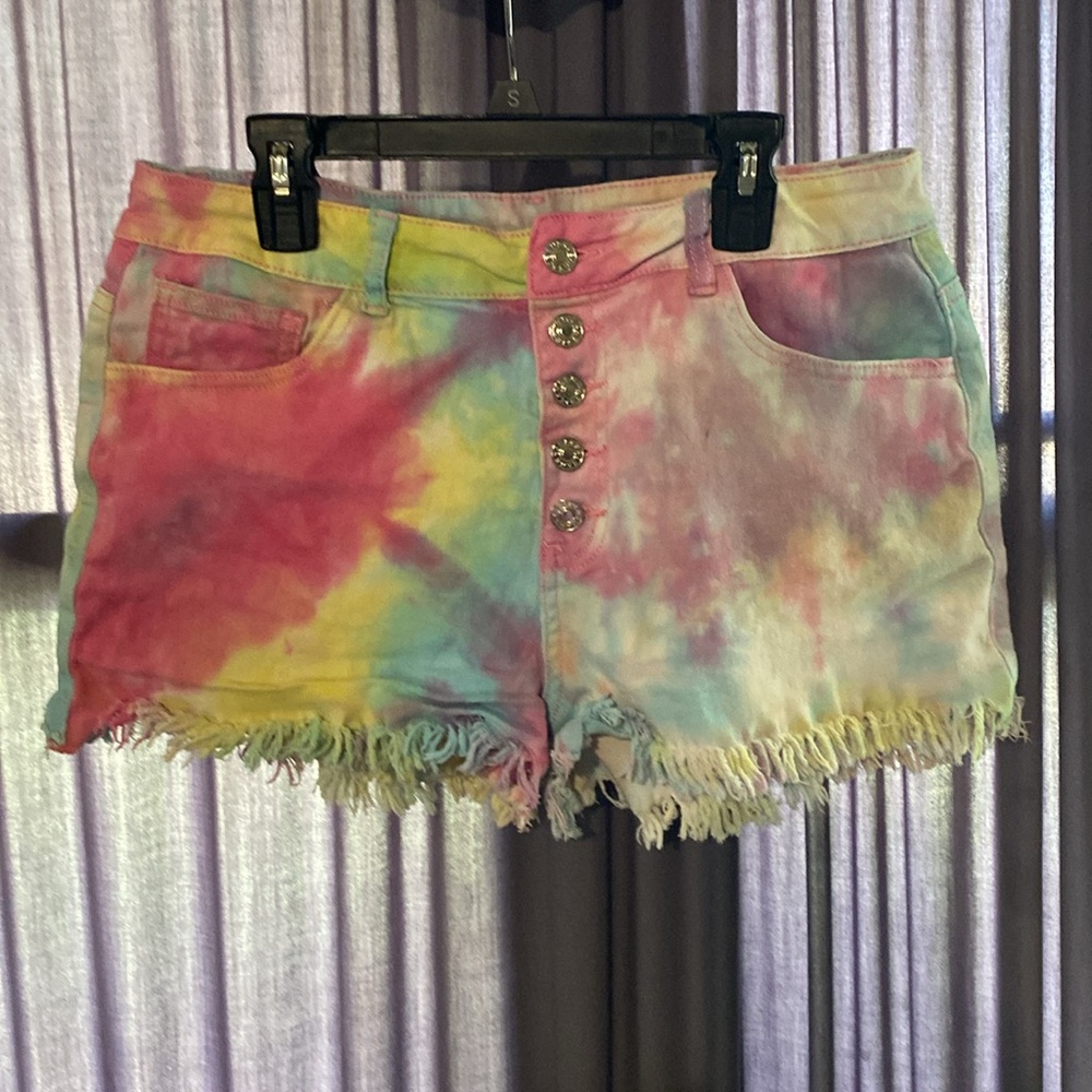 90’s Tie/Dye High/Waist Mom Shorts with Exposed Buttons and Tassel Fringe Hem